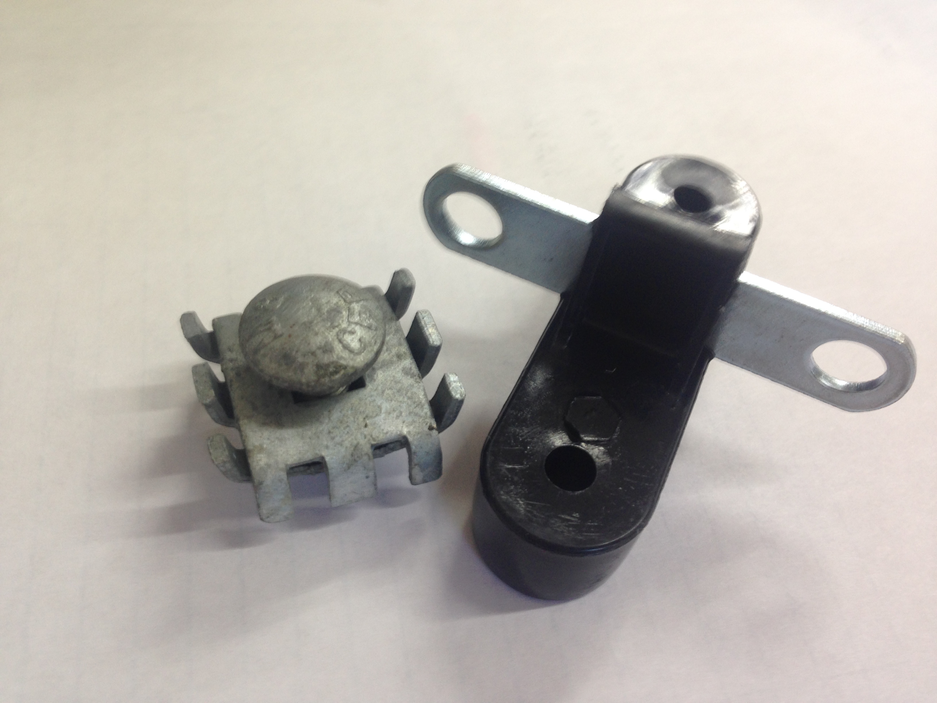 ELECTRIC FENCE SCREW ON ANCHOR INSULATOR-0 ELECTRIC FENCE SCREW ON ANCHOR INSULATOR-0