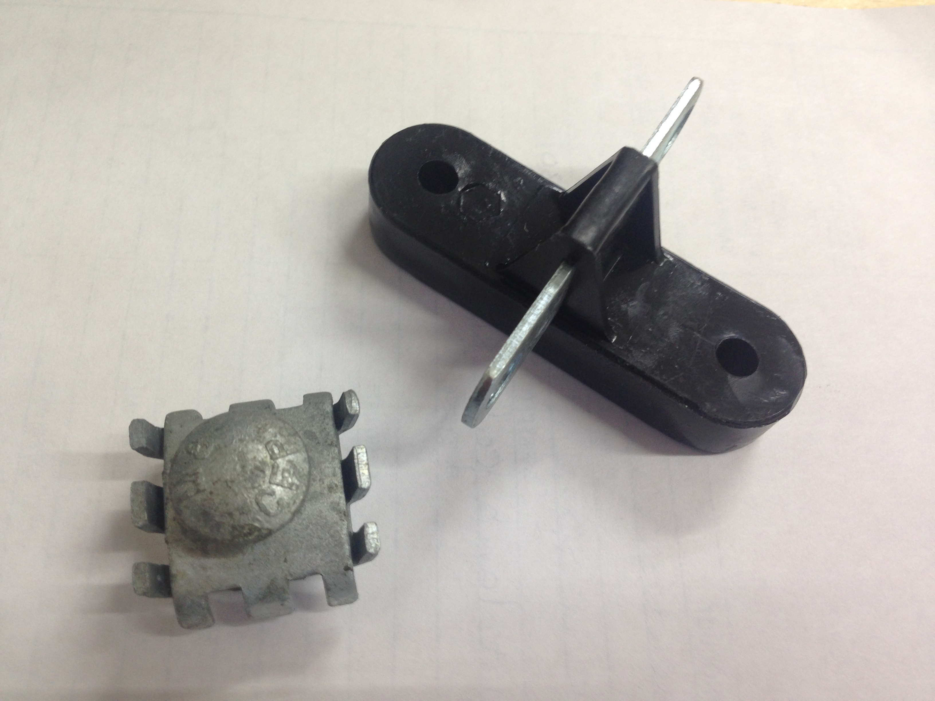 ELECTRIC FENCE SCREW ON ANCHOR INSULATOR-6485 ELECTRIC FENCE SCREW ON ANCHOR INSULATOR-6485